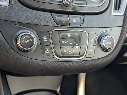 Used 2021 Chevrolet Malibu LS FWD image 16