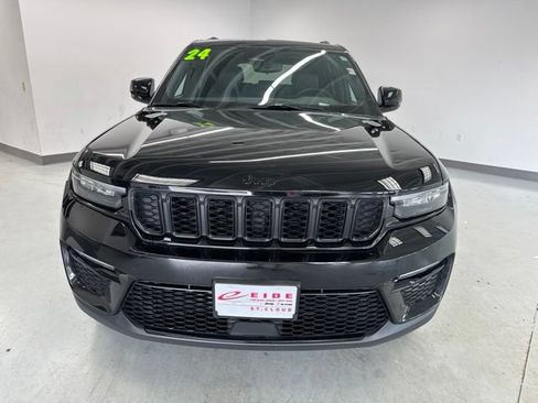 Used 2024 Jeep Grand Cherokee Limited w/ Black Appearance Package AWD/4WD image 5