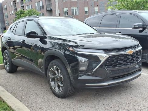 Used 2026 Chevrolet Trax LT FWD image 4