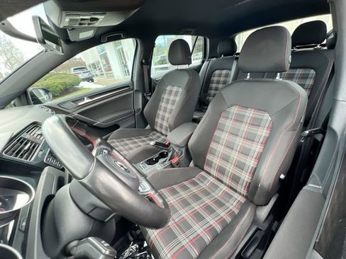 Used 2017 Volkswagen Golf S image 11