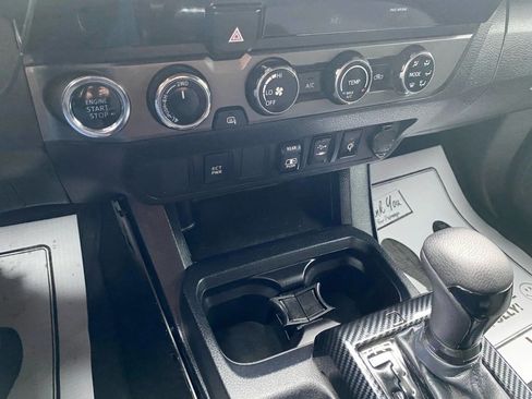 Used 2018 Toyota Tacoma TRD Sport image 17