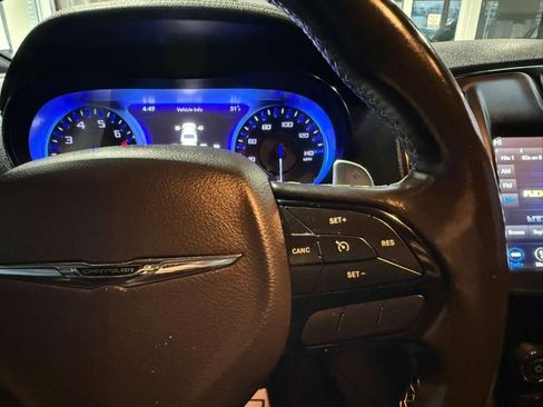 Used 2019 Chrysler 300 S image 11