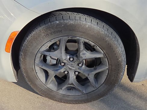 Used 2019 Chrysler Pacifica Touring Plus w/ S Appearance Package image 5