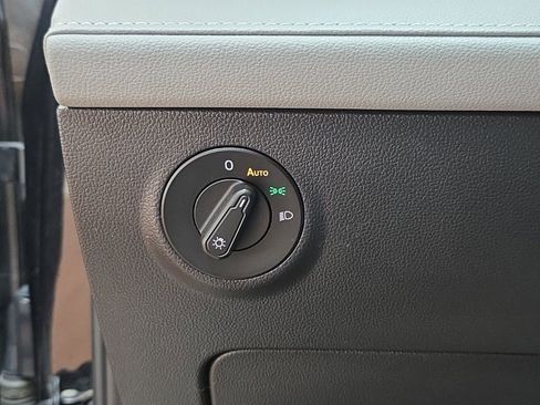 Used 2022 Volkswagen Taos SEL image 25