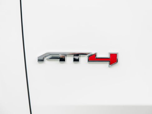 Used 2025 GMC Yukon AT4 w/ AT4 Premium Plus Package image 10