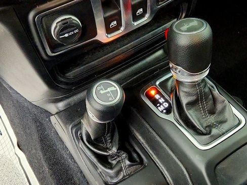 Used 2022 Jeep Wrangler Sport AWD/4WD image 15