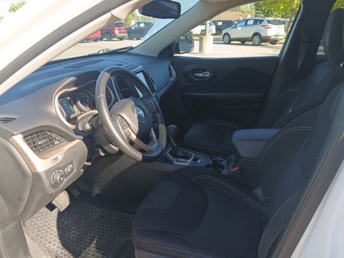 Used 2017 Jeep Cherokee Latitude w/ Safety/Convenience Group image 10