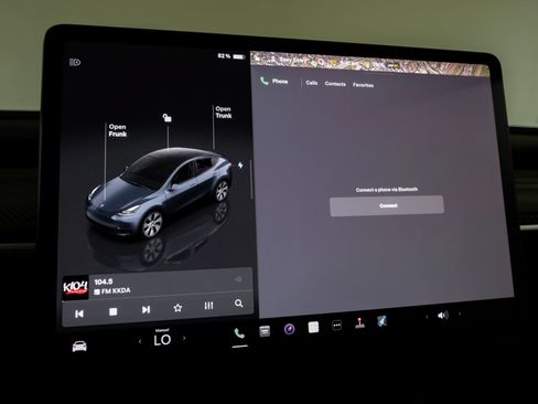 Used 2023 Tesla Model Y Long Range AWD/4WD image 35