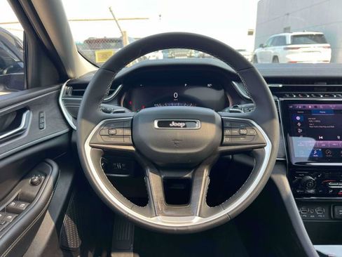 Used 2023 Jeep Grand Cherokee L Limited AWD/4WD image 13
