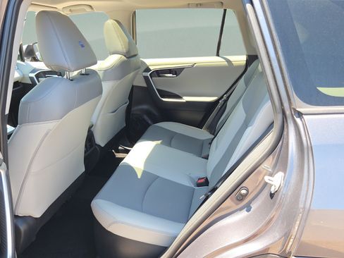 Used 2019 Toyota RAV4 Limited w/ Limited Grade Weather Package AWD/4WD image 11