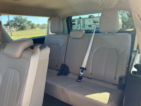 Used 2023 Ford Expedition Max Limited image 18