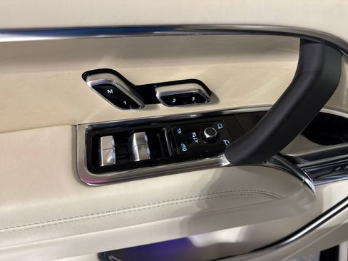 Used 2023 Land Rover Range Rover Autobiography image 26