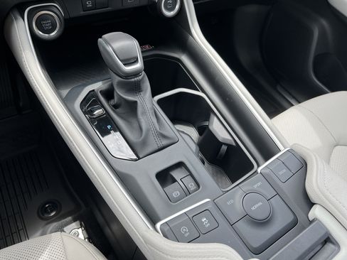 Certified 2025 Toyota Grand Highlander FWD image 10
