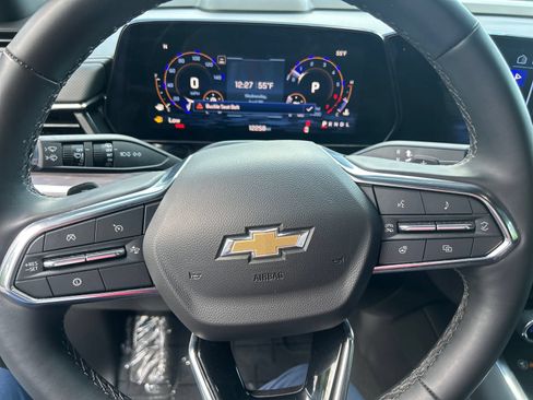 Used 2025 Chevrolet Suburban Premier RWD image 15