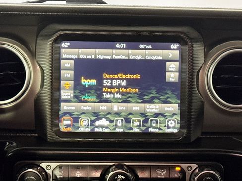 Used 2022 Jeep Gladiator Overland w/ Cold Weather Group AWD/4WD image 23