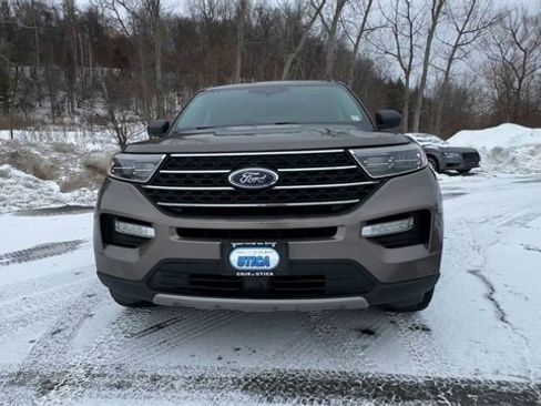 Used 2021 Ford Explorer XLT w/ Equipment Group 202A image 3