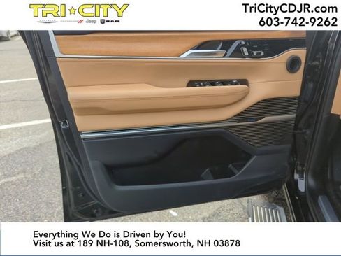 Used 2022 Jeep Grand Wagoneer Series III w/ Flexible Seating Group image 16