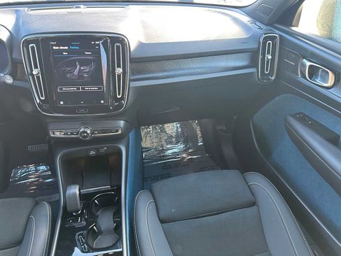 Certified 2023 Volvo XC40 Recharge Ultimate image 18