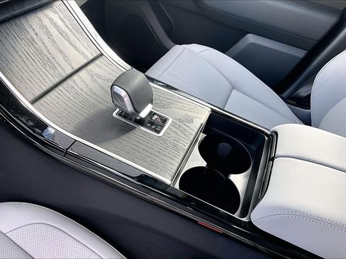 New 2026 Land Rover Range Rover Velar Dynamic SE AWD/4WD image 8