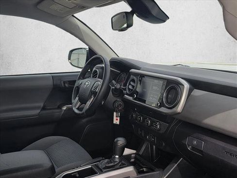 Used 2020 Toyota Tacoma SR5 AWD/4WD image 11