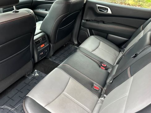 Used 2020 Nissan Pathfinder SL image 4