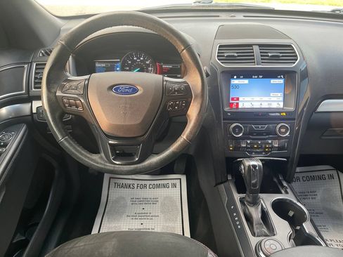 Used 2018 Ford Explorer XLT w/ Equipment Group 202A AWD/4WD image 30