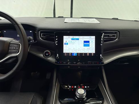 Used 2024 Jeep Wagoneer L Series II RWD image 29