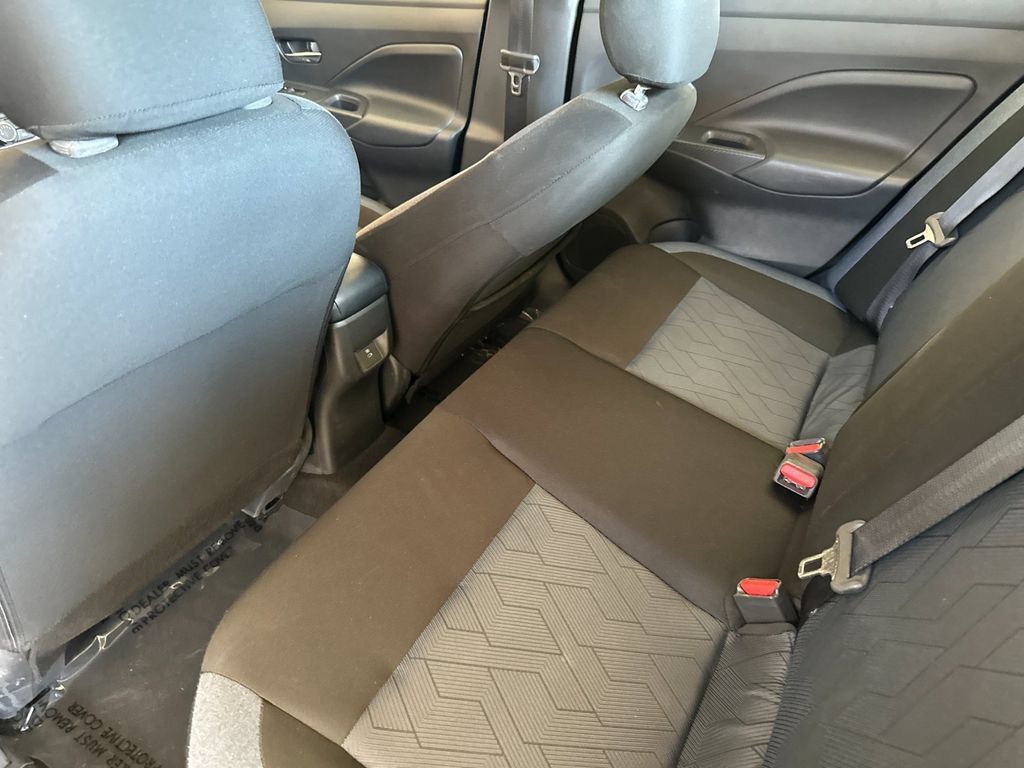 Used 2025 Nissan Versa SV FWD image 11