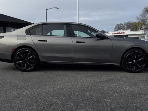 Used 2023 BMW 760i xDrive w/ Executive Package image 13