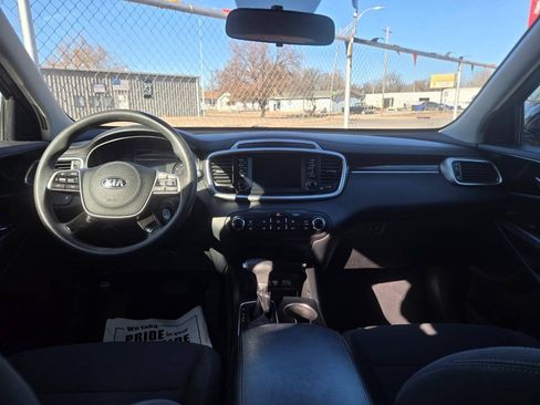 Used 2020 Kia Sorento FWD V6 image 9