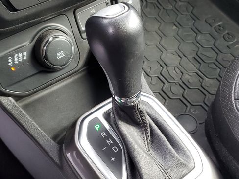 Used 2021 Jeep Renegade Limited image 26