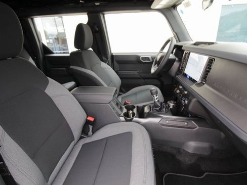 New 2025 Ford Bronco 4-Door image 32