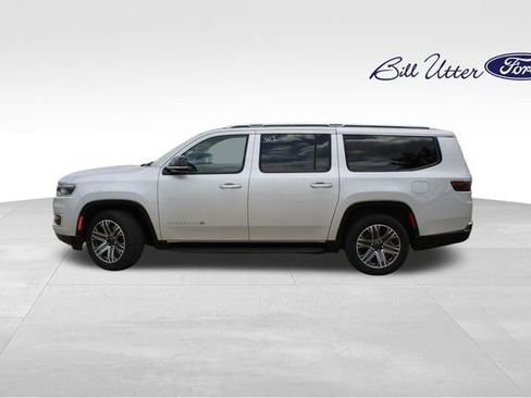Used 2024 Jeep Wagoneer L Series II RWD image 8