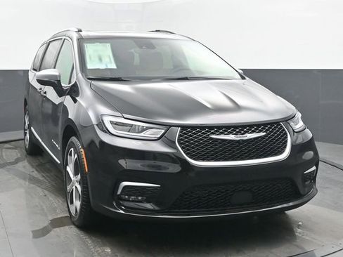 New 2026 Chrysler Pacifica Pinnacle AWD/4WD image 8
