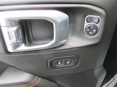 Used 2021 Jeep Gladiator Mojave w/ Cold Weather Group AWD/4WD image 15
