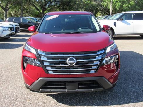 Used 2024 Nissan Rogue SV image 9