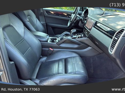 Used 2019 Porsche Cayenne S image 42