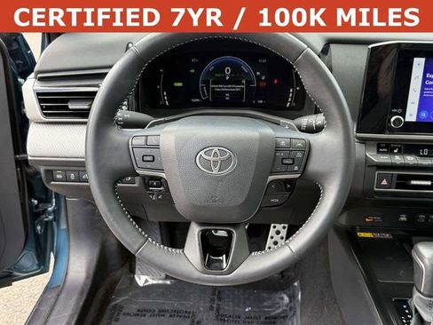 Used 2025 Toyota Camry SE w/ Convenience Package image 19