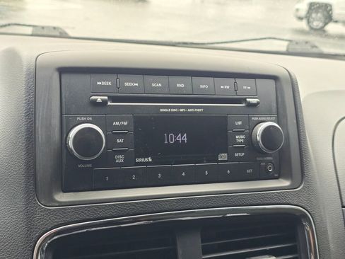 Used 2015 Dodge Grand Caravan American Value Package image 26