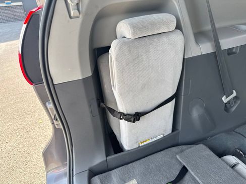 Used 2020 Toyota Sienna LE FWD image 58