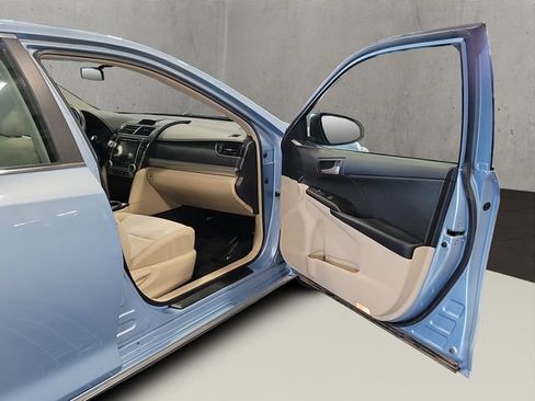 Used 2012 Toyota Camry LE FWD image 36