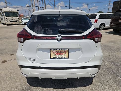 Used 2022 Nissan Kicks SV FWD image 6