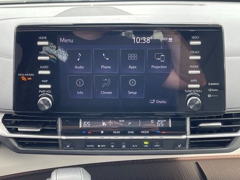 Used 2023 Toyota Sienna XLE image 32