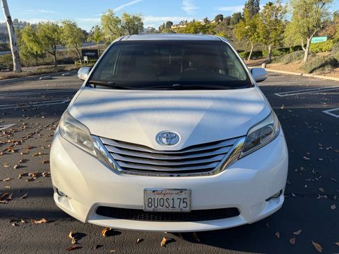 Used 2015 Toyota Sienna XLE image 8