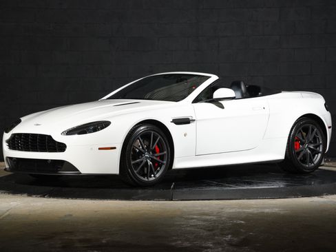 Used 2015 Aston Martin V8 Vantage GT RWD image 9
