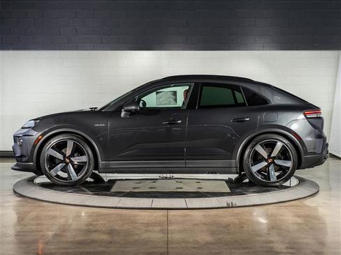 Used 2025 Porsche Macan Electric image 2