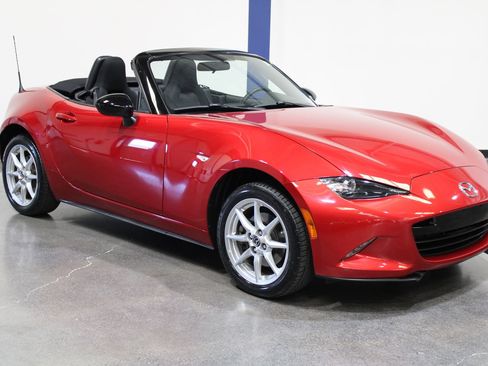 Used 2016 MAZDA MX-5 Miata Sport RWD image 2