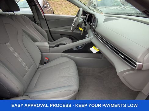 Used 2021 Hyundai Elantra SE image 16