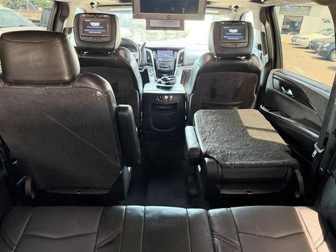 Used 2015 Cadillac Escalade ESV Platinum AWD/4WD image 23