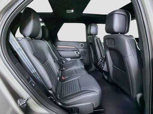 Certified 2025 Land Rover Discovery Dynamic SE AWD/4WD image 29